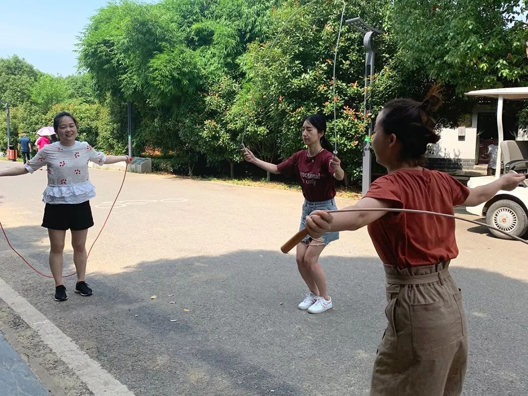 巨精團(tuán)建 | 打卡后官湖濕地公園，頂住高溫出來(lái)燒烤的都是真愛(ài)呀~