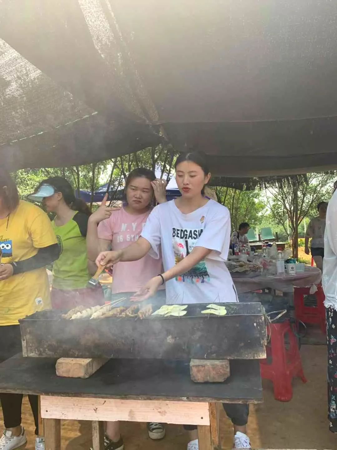 巨精團(tuán)建 | 打卡后官湖濕地公園，頂住高溫出來(lái)燒烤的都是真愛(ài)呀~