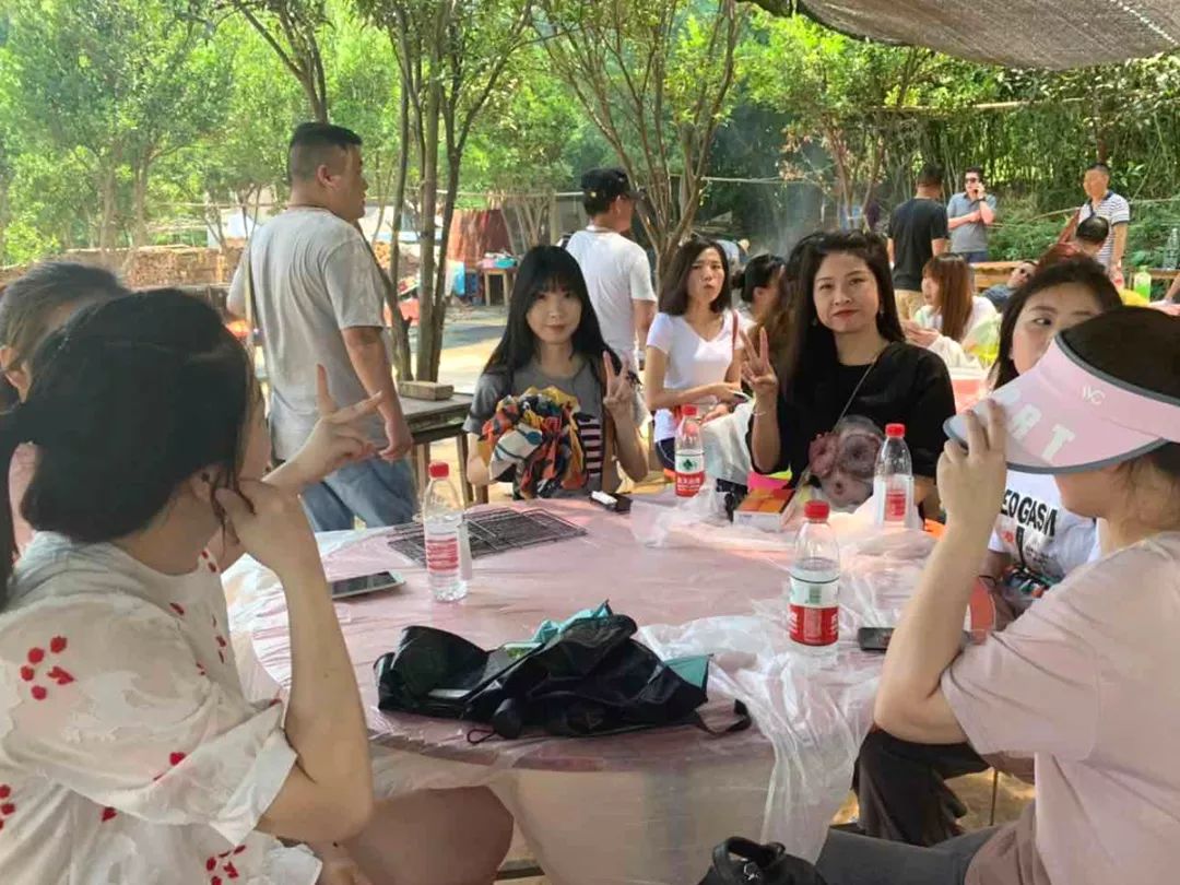 巨精團(tuán)建 | 打卡后官湖濕地公園，頂住高溫出來(lái)燒烤的都是真愛(ài)呀~