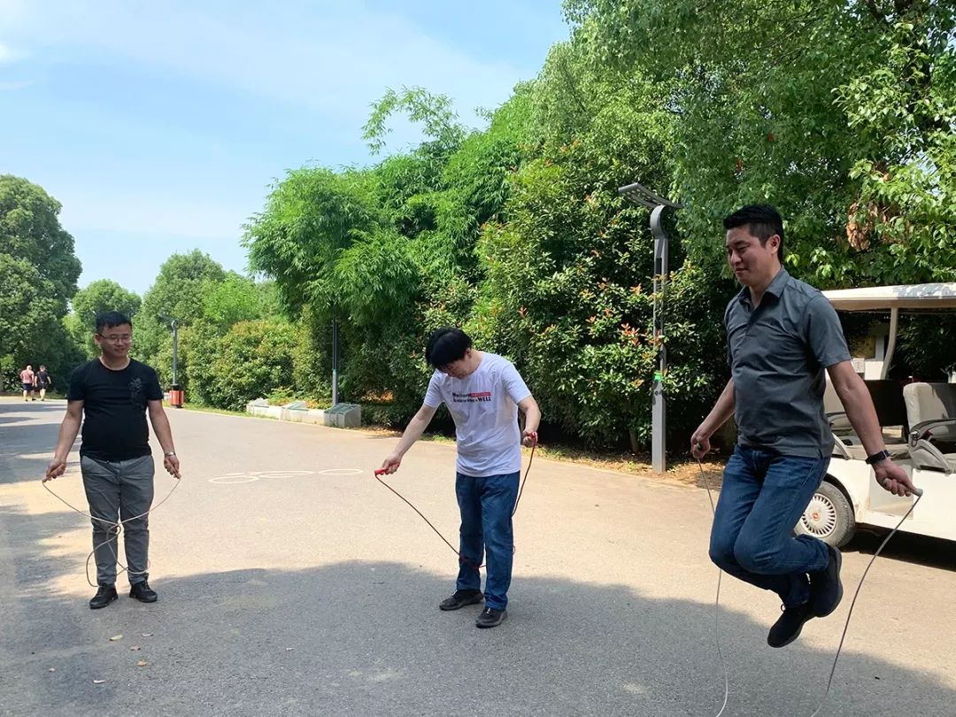 巨精團(tuán)建 | 打卡后官湖濕地公園，頂住高溫出來(lái)燒烤的都是真愛(ài)呀~