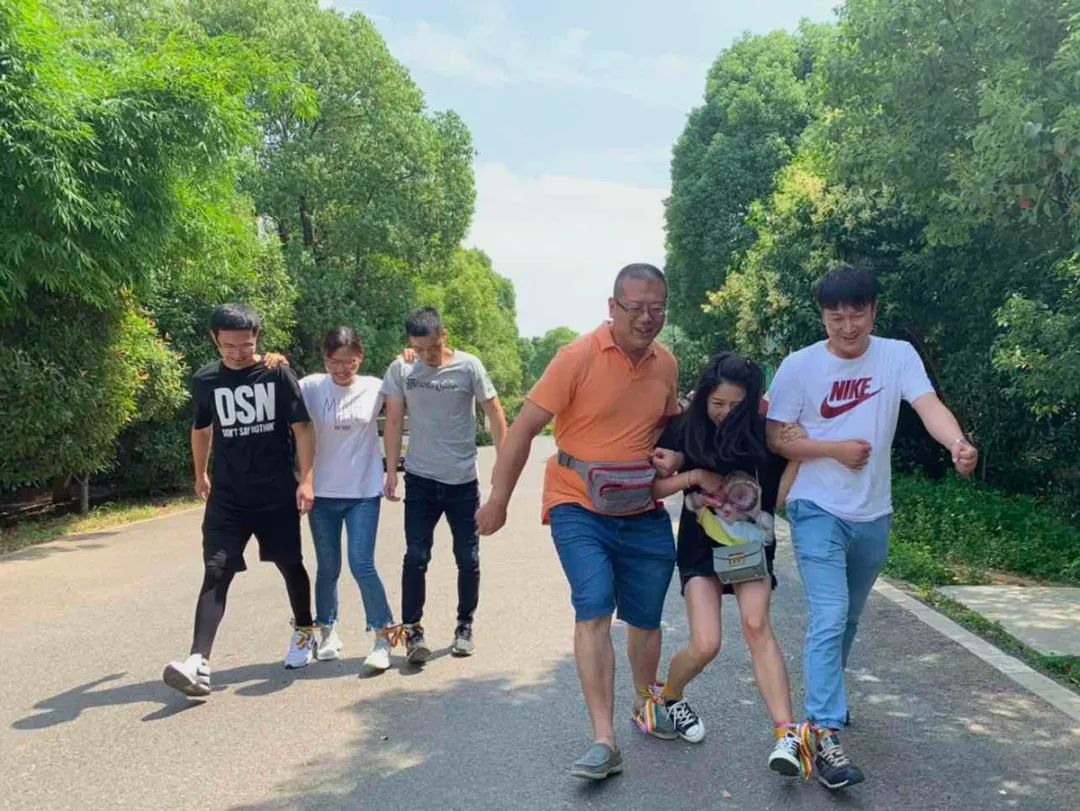 巨精團(tuán)建 | 打卡后官湖濕地公園，頂住高溫出來(lái)燒烤的都是真愛(ài)呀~
